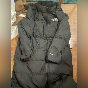 The North Face 550 long puffer coat